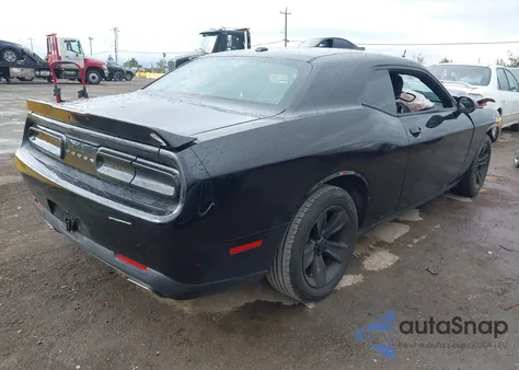 2021 Dodge Challenger Sxt z USA, uszkodzony, nr VIN 2C3CDZAG3MH542555